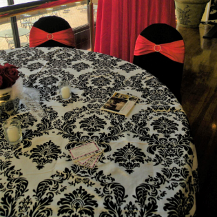 damask tablecloth 